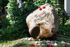 Grób Bułata Okudżawy na moskiewskim Cmentarzu Wagańkowskim
